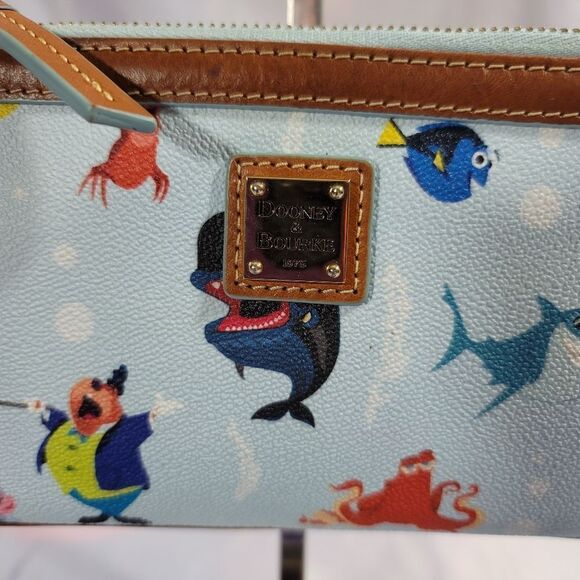 Disney Dooney & Bourke Out to Sea Wristlet / Pouch Authentic - Picture 2 of 15